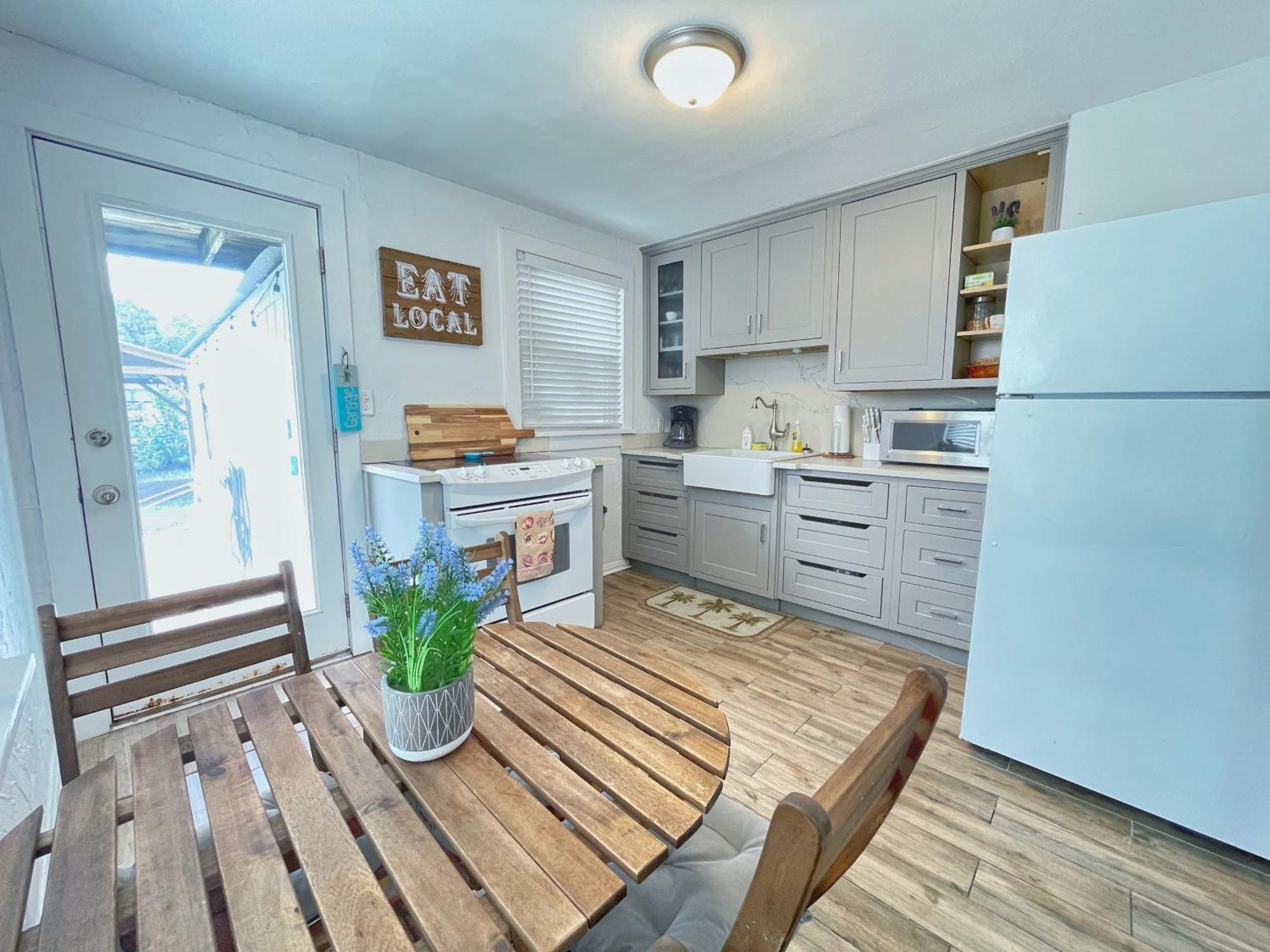 Seas The Day - 4 Blocks To The Beach, Restaurant, And Bar District - Great Deck And Outdoor Space!! Jacksonville Beach Bagian luar foto